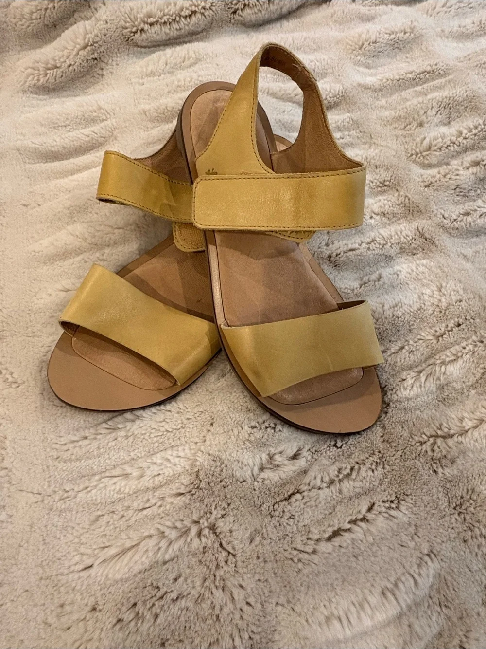 El Naturalista Women's Mustard Yellow Leather Velcro Sandals